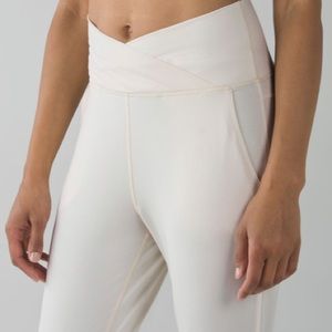 Lululemon Cream Sunrise Salutation Crop Legging - Size 2